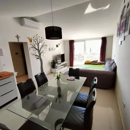 Lumos Apartment Split
