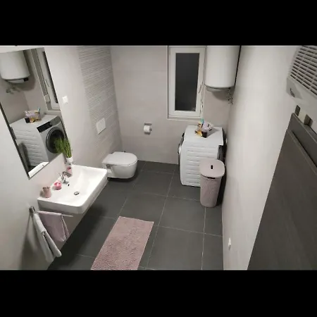 Lumos Apartment Split