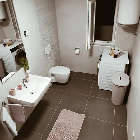 Lumos Apartment Split